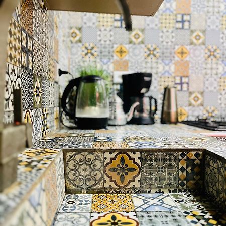 Apartment With Ac, Patio And Rooftop Appartement Climatise Avec Patio Et Toit Terrasse Marrakesh Bagian luar foto