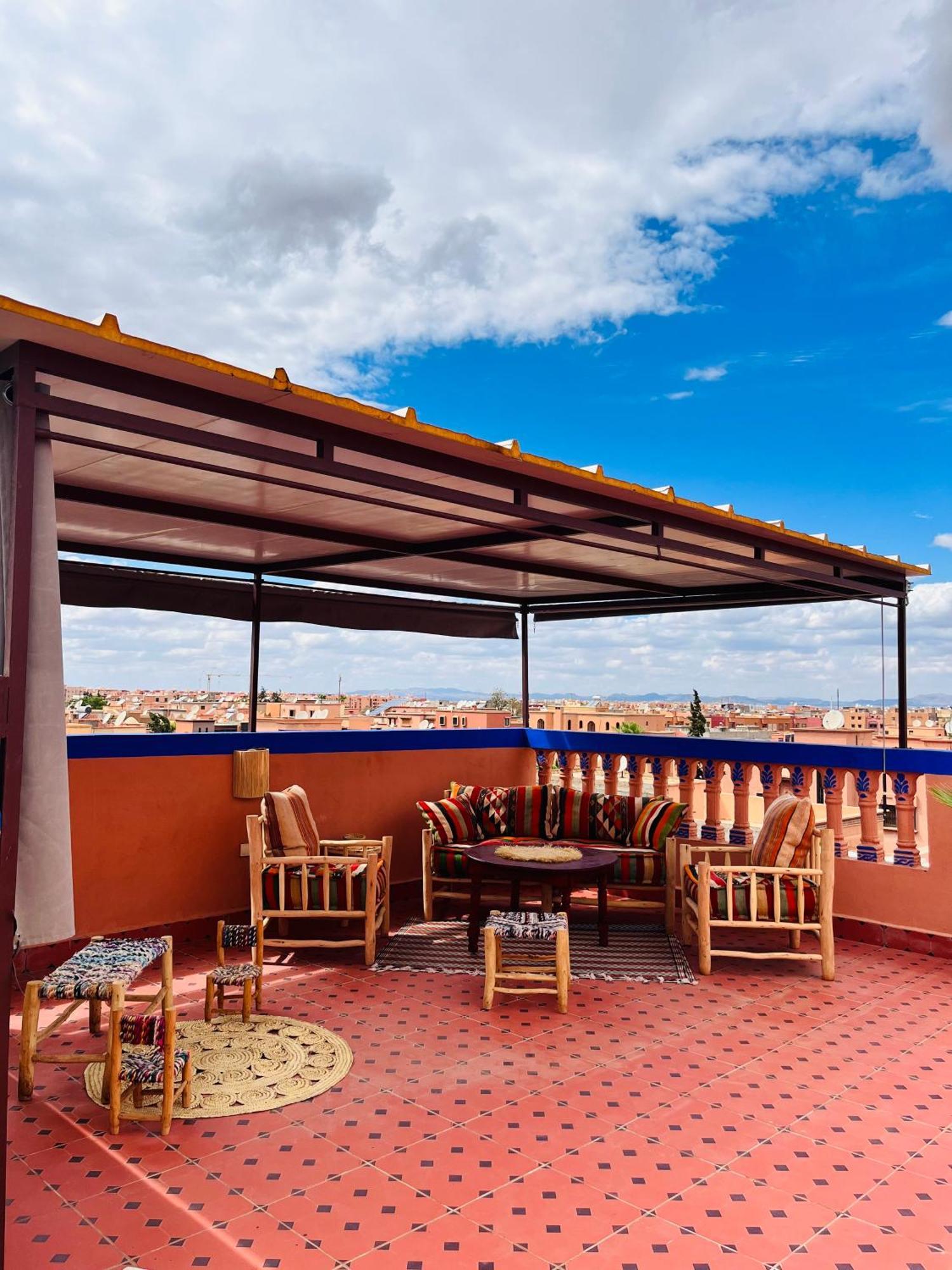 Apartment With Ac, Patio And Rooftop Appartement Climatise Avec Patio Et Toit Terrasse Marrakesh Bagian luar foto