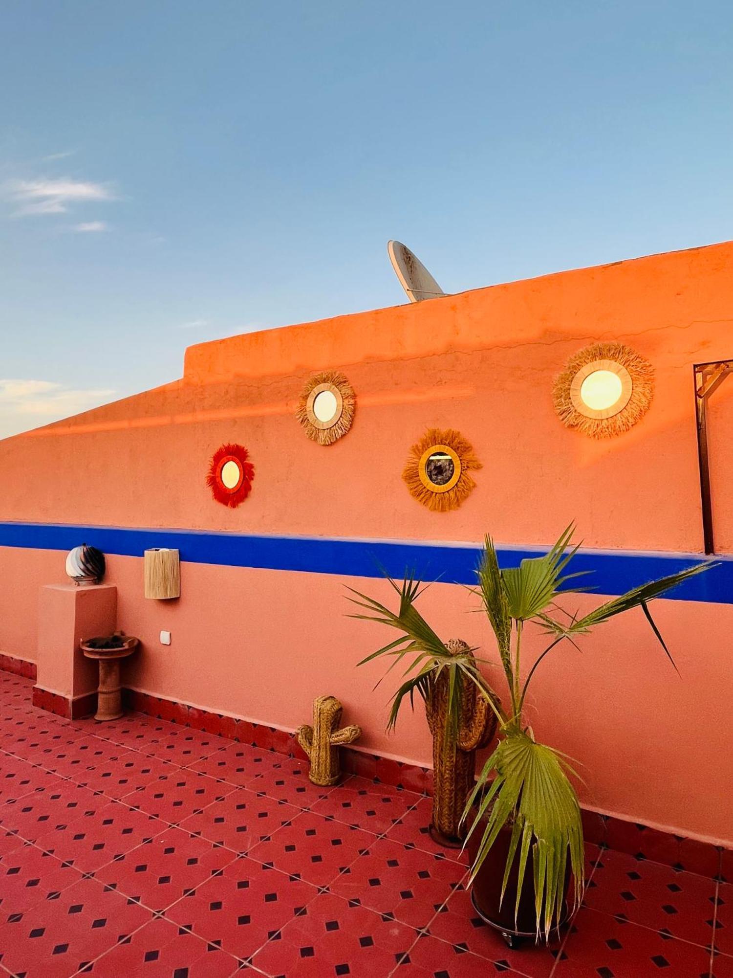 Apartment With Ac, Patio And Rooftop Appartement Climatise Avec Patio Et Toit Terrasse Marrakesh Bagian luar foto