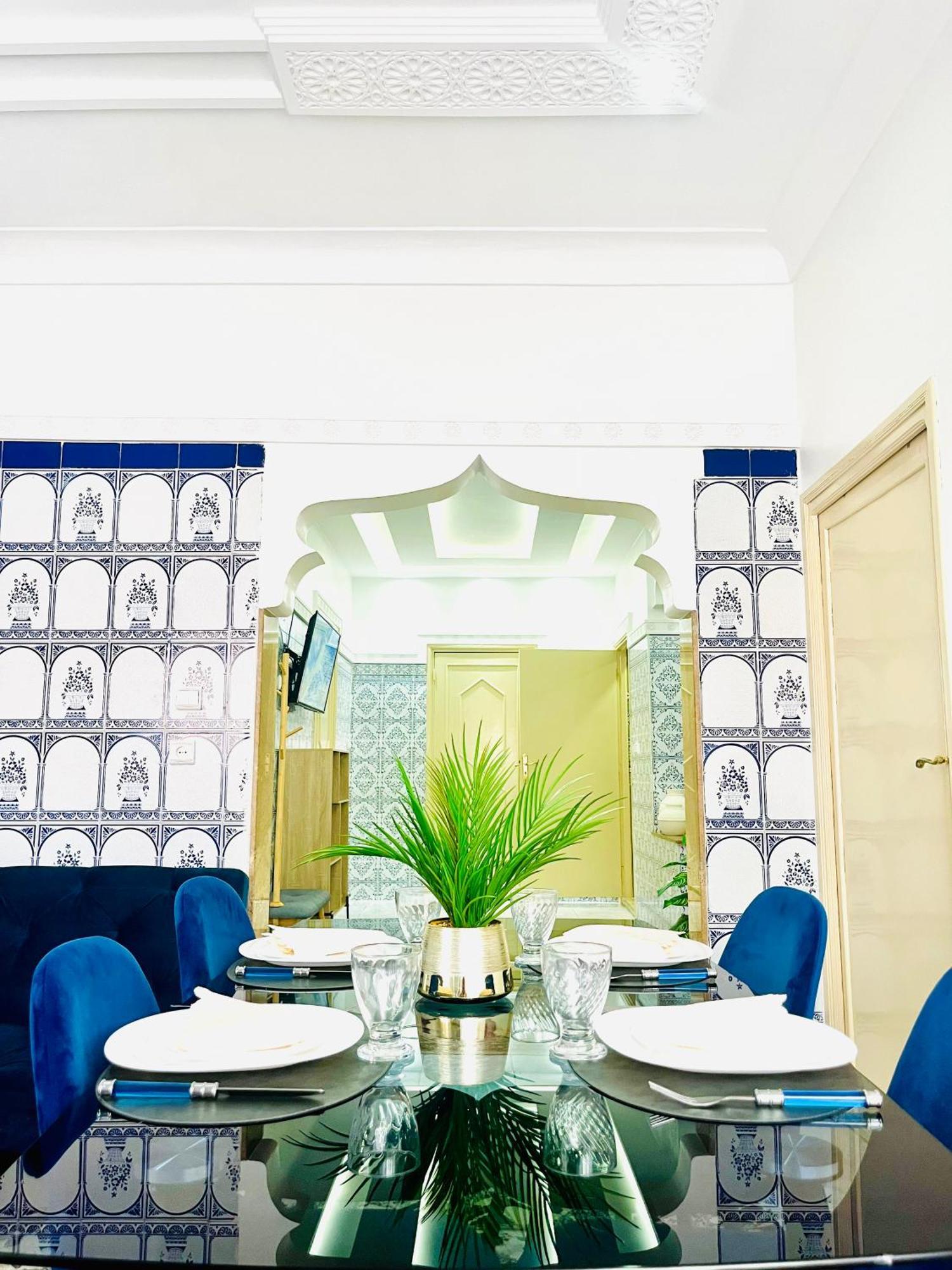 Apartment With Ac, Patio And Rooftop Appartement Climatise Avec Patio Et Toit Terrasse Marrakesh Bagian luar foto