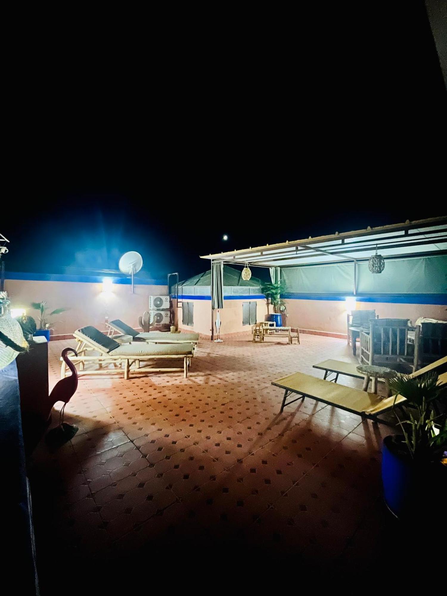 Apartment With Ac, Patio And Rooftop Appartement Climatise Avec Patio Et Toit Terrasse Marrakesh Bagian luar foto