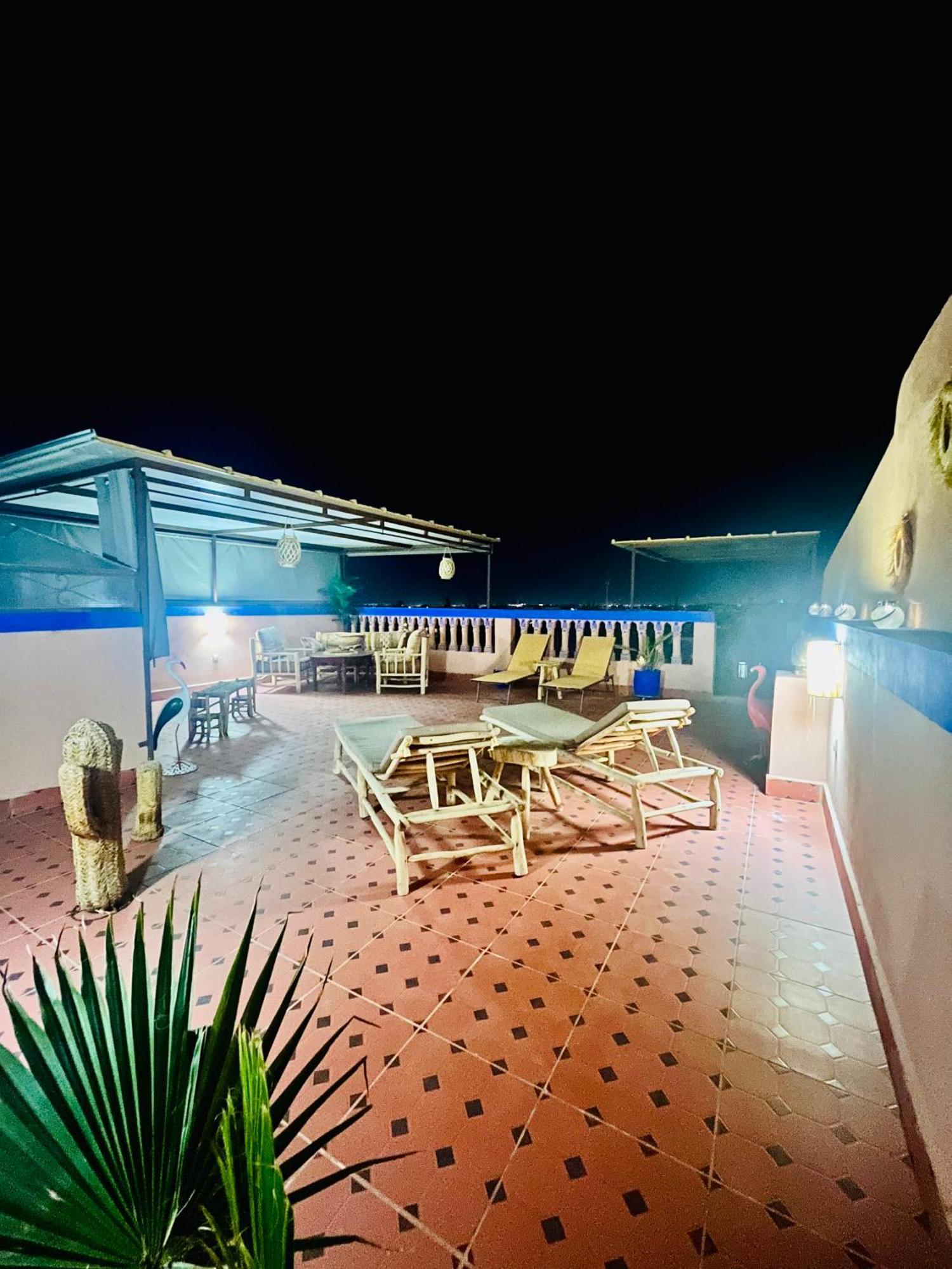 Apartment With Ac, Patio And Rooftop Appartement Climatise Avec Patio Et Toit Terrasse Marrakesh Bagian luar foto