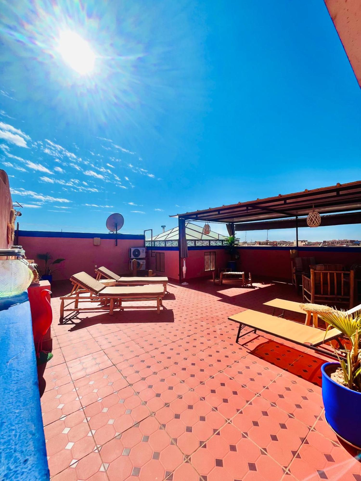 Apartment With Ac, Patio And Rooftop Appartement Climatise Avec Patio Et Toit Terrasse Marrakesh Bagian luar foto