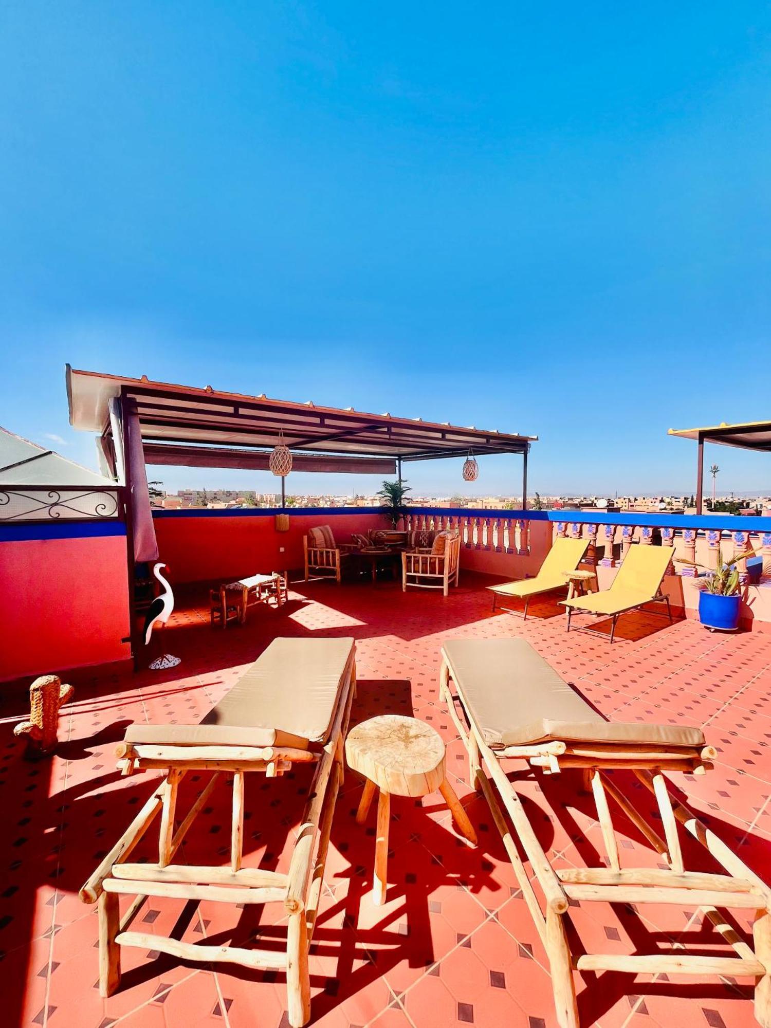 Apartment With Ac, Patio And Rooftop Appartement Climatise Avec Patio Et Toit Terrasse Marrakesh Bagian luar foto