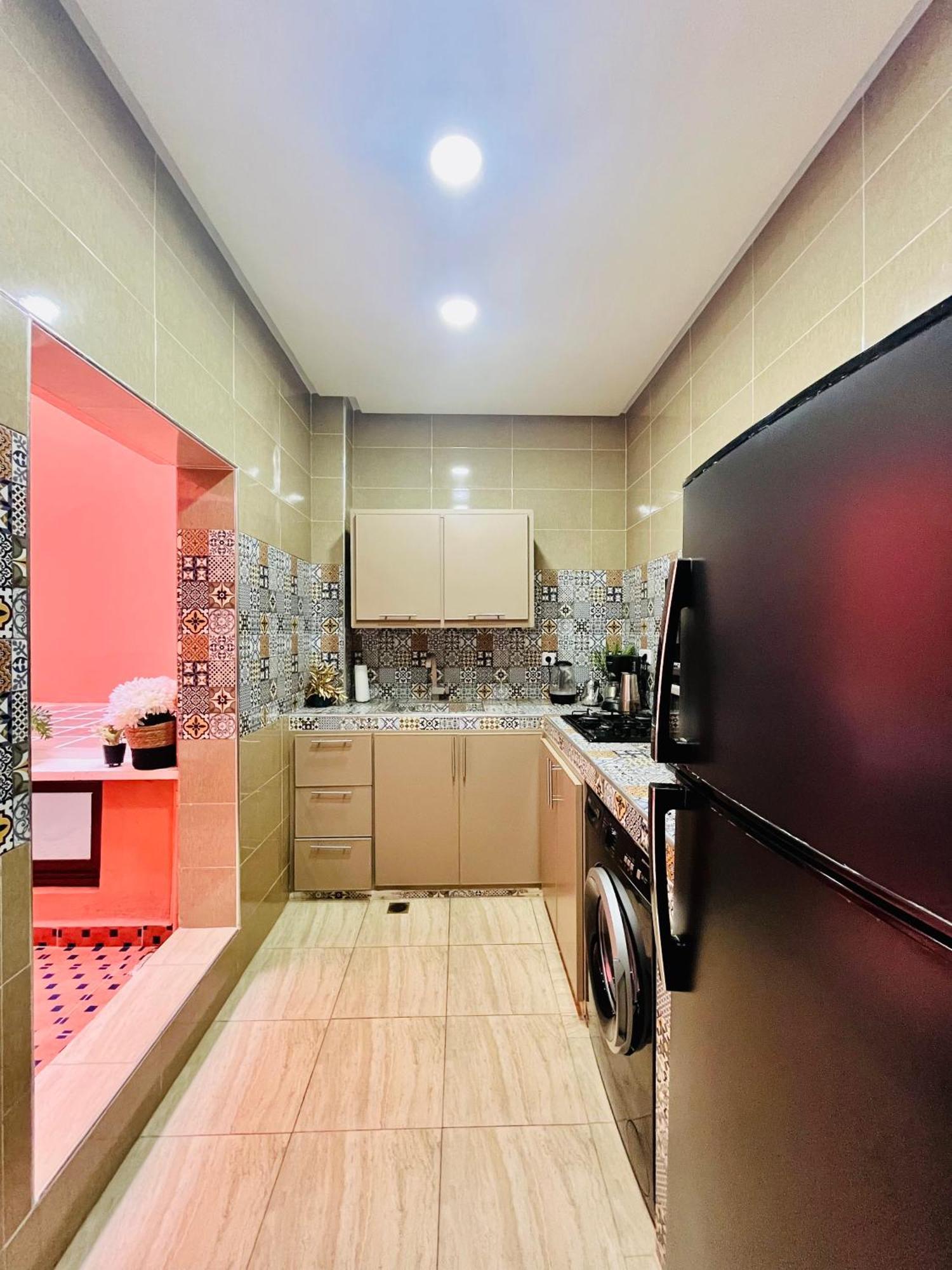 Apartment With Ac, Patio And Rooftop Appartement Climatise Avec Patio Et Toit Terrasse Marrakesh Bagian luar foto