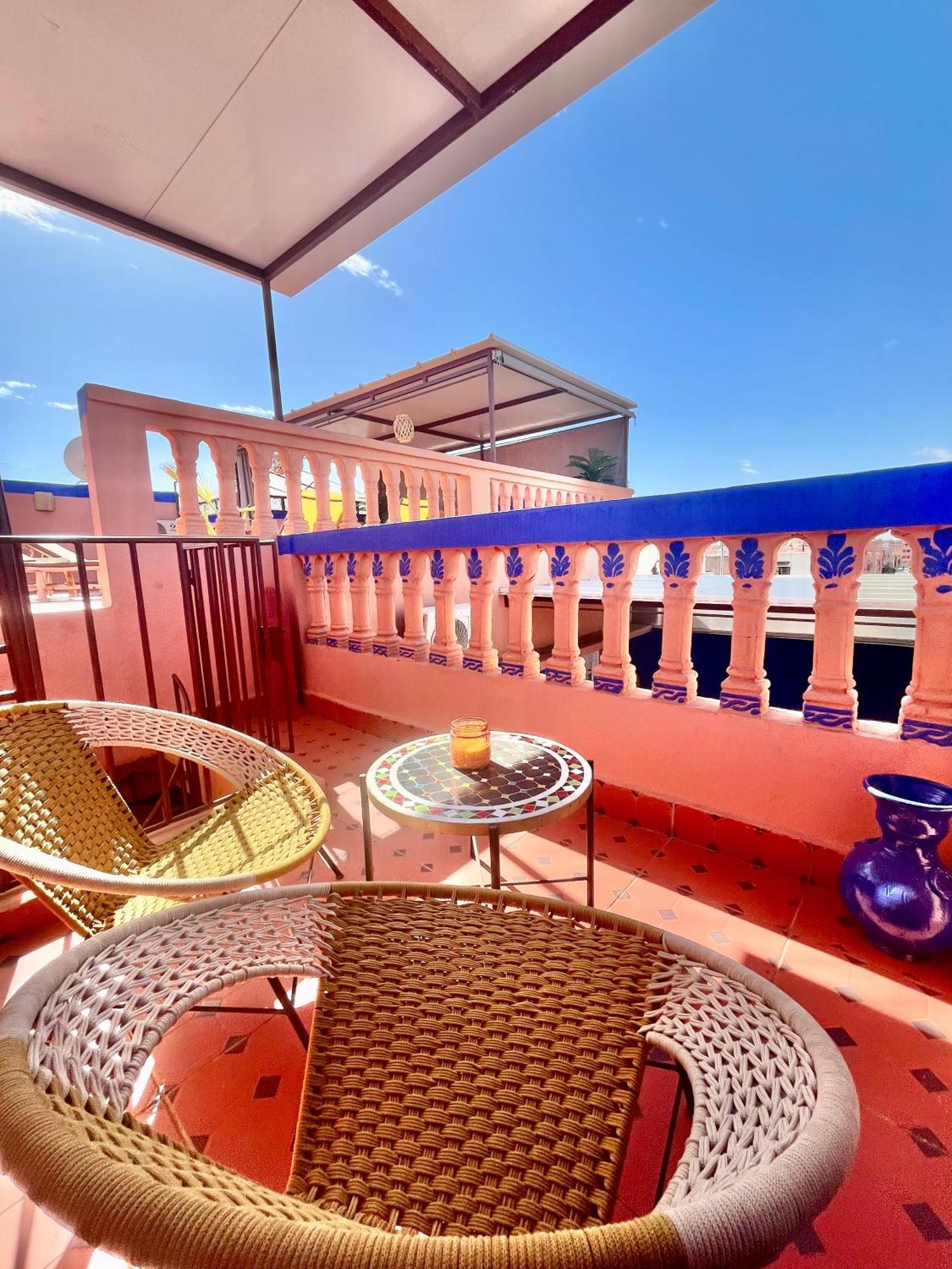 Apartment With Ac, Patio And Rooftop Appartement Climatise Avec Patio Et Toit Terrasse Marrakesh Bagian luar foto